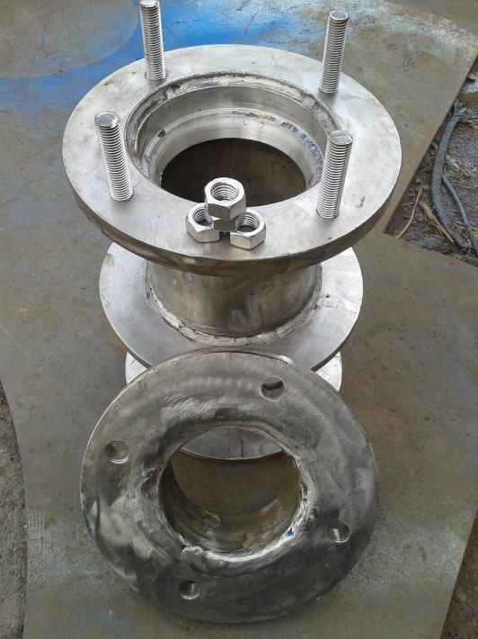 重庆市渝中区不锈钢<a href=http://www.www.luoying68.com target=_blank class=infotextkey>防水套管</a>生产厂家
